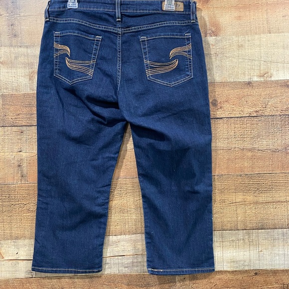 Levis Signature Denim Capris Size 12 - Picture 2 of 3